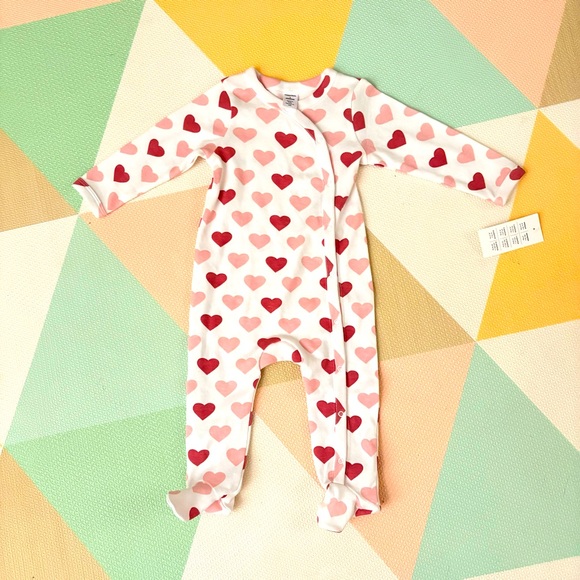NWT Nordstrom Hearts Onesie Footie Button Up 6 months - Picture 1 of 10